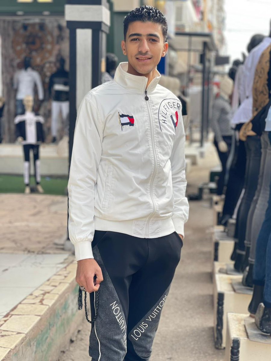 يبعد الله عنك السيئين فلا تبحث عنهم..👌🏾🔚🖤