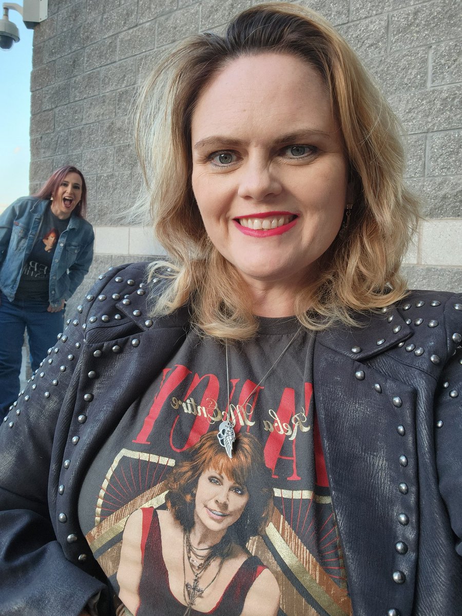 Nothing will keep me from <a href="/reba/">Reba McEntire</a> tonight, broken ankle or not! Wearing my Fancy shirt and my vintage Read My Mind watch. #reba