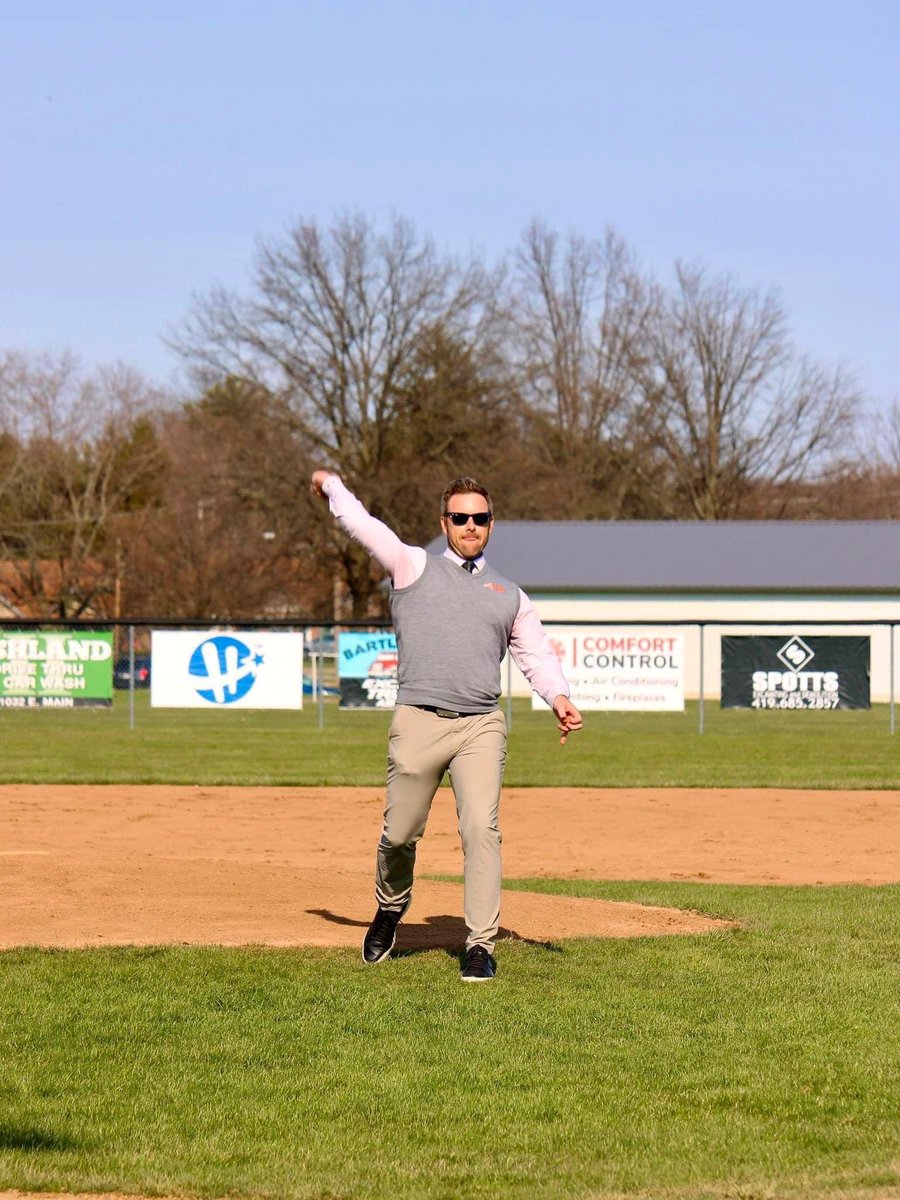 <a href="/paramoc/">steve paramore</a> looking like a natural out there tonight!! Great to have him at Bud Plank tonight. We appreciate his support!! #GoArrows