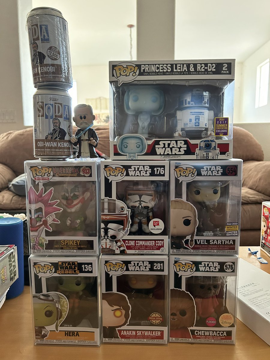 #MailCall and Pickups from this month! Super happy to cross off one more POP off my Holo and my Rebels list, sadly didn’t get the chase on Obi, but that’s okay!! 

#funko @OriginalFunko #funaticoftheweek #FOTW #funkofamily #FunkoPOP