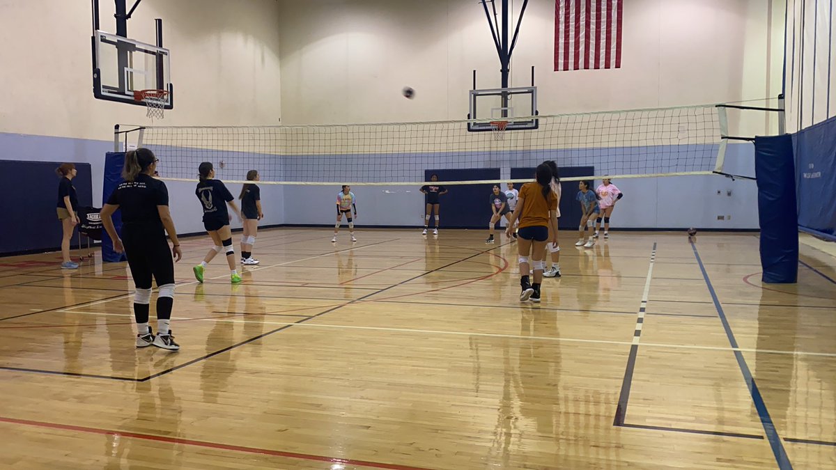 Rzee32's tweet photo. TXP! Volleyball. Practice makes perfect. #CLUBTXP #teamTXP #volleyball #volleyballgirls @1haze_ee @CMBJJBSLB @YISDAthletics1 @RiversideVB1 @Prep1Athletes https://t.co/lisHBAvLKh