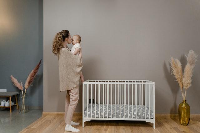TheSleepGuide's tweet image. Are you expecting a baby or know someone who is? One of the most important things to consider is where your little one will sleep. Choosing a safe and comfortable baby #cot is essential, as it plays a significant role in ensuring your baby&apos;s wellbeing.

the-sleep-guide.com/baby-cot-safet…