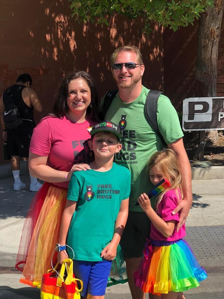 lanijsmith's tweet photo. We are a family of huggers!! 🥰💕🌈🏳️‍⚧️🏳️‍🌈✨ https://t.co/fpk3wWb98l