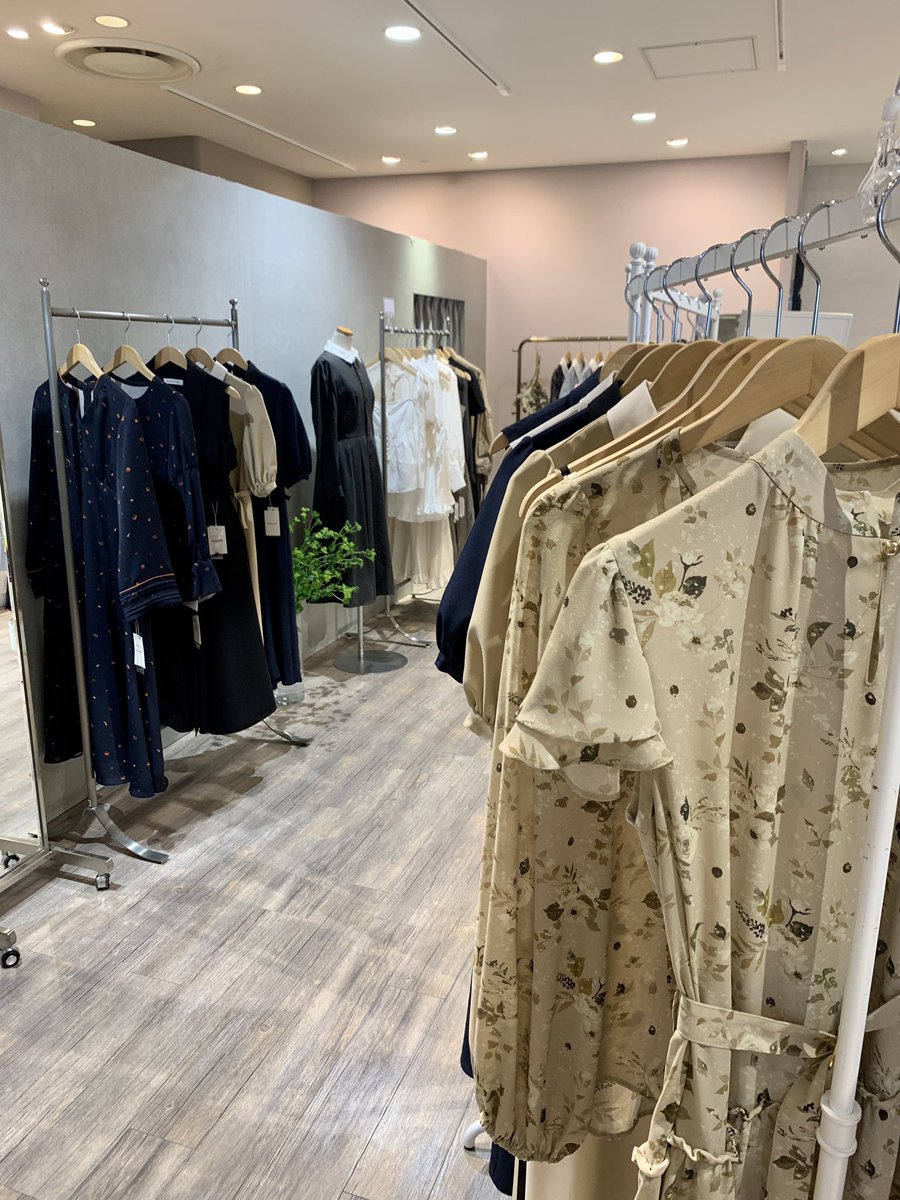 KFdesign_32's tweet photo. 博多阪急POPUP3日目スタートです✨
本日も可愛いお洋服達と共にお待ちしております😊
博多阪急4F
10:00~20:00
#Ruimeme
#jesh
#Filvoir
#SUBLIMATIO
#kemonojapan https://t.co/vto0HLN4VP