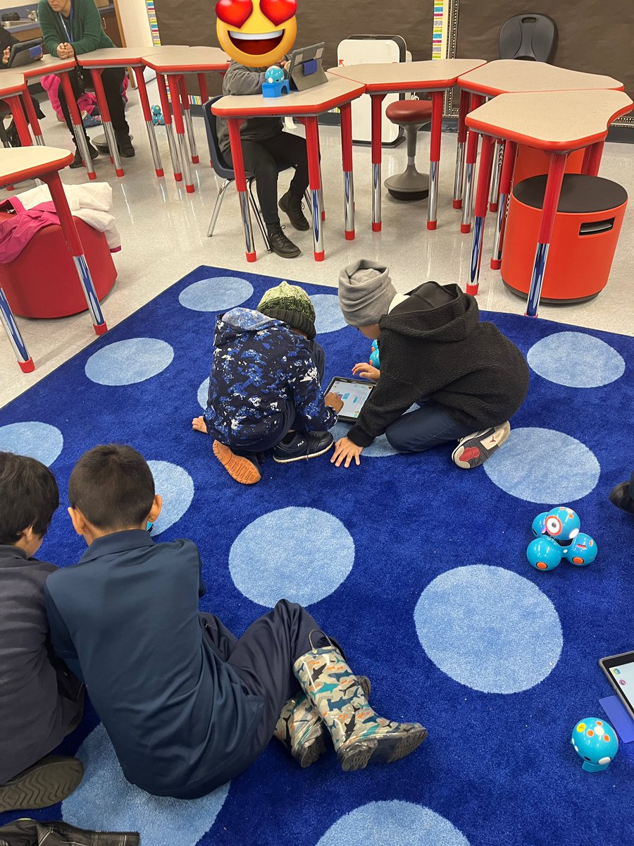 lazy_bookworm99's tweet photo. It was these 3rd graders’ first time exploring with Dash and Dot @WonderWorkshop It takes reading skills and sequencing of directions, problem solving, and sometimes dealing with challenges when the T can’t help everybody at once! #innovationcoach @LynwoodSchools #marktwaincomets https://t.co/JpODlBedyL