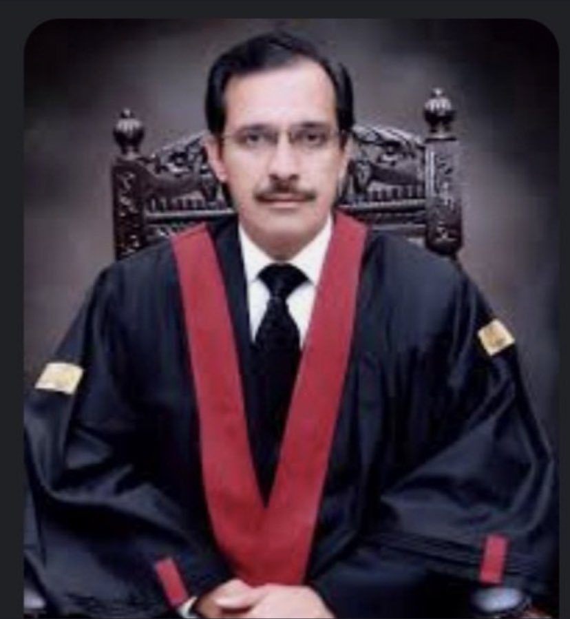 Salute to this man of Iron, who not only protect the honor of Judiciary but also the Constitution & fundental right of every suppresed Pakistani. Will be no misuse of law in futute & be remembered U & ur dicision forever. 
Burnol for Tout & Co.
Justoce Shahid Karim❤️❤️❤️
