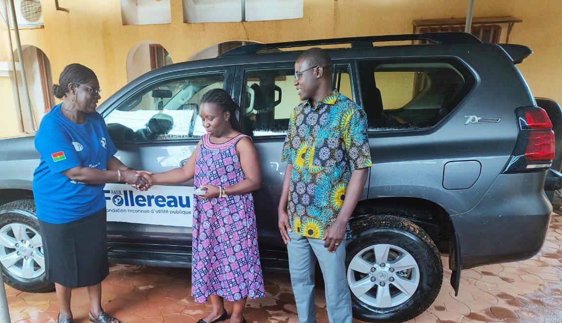 Aujourd'hui, remise par l'équipe de la Fondation Raoul Follereau au Burkina-Faso d'un véhicule de type 4x4 au Programme National de Lutte contre les Maladies Tropicales Négligées. Ce véhicule facilitera grandement les dépistages dans pays. Le combat continue #AimerAgir🔥🔥🔥