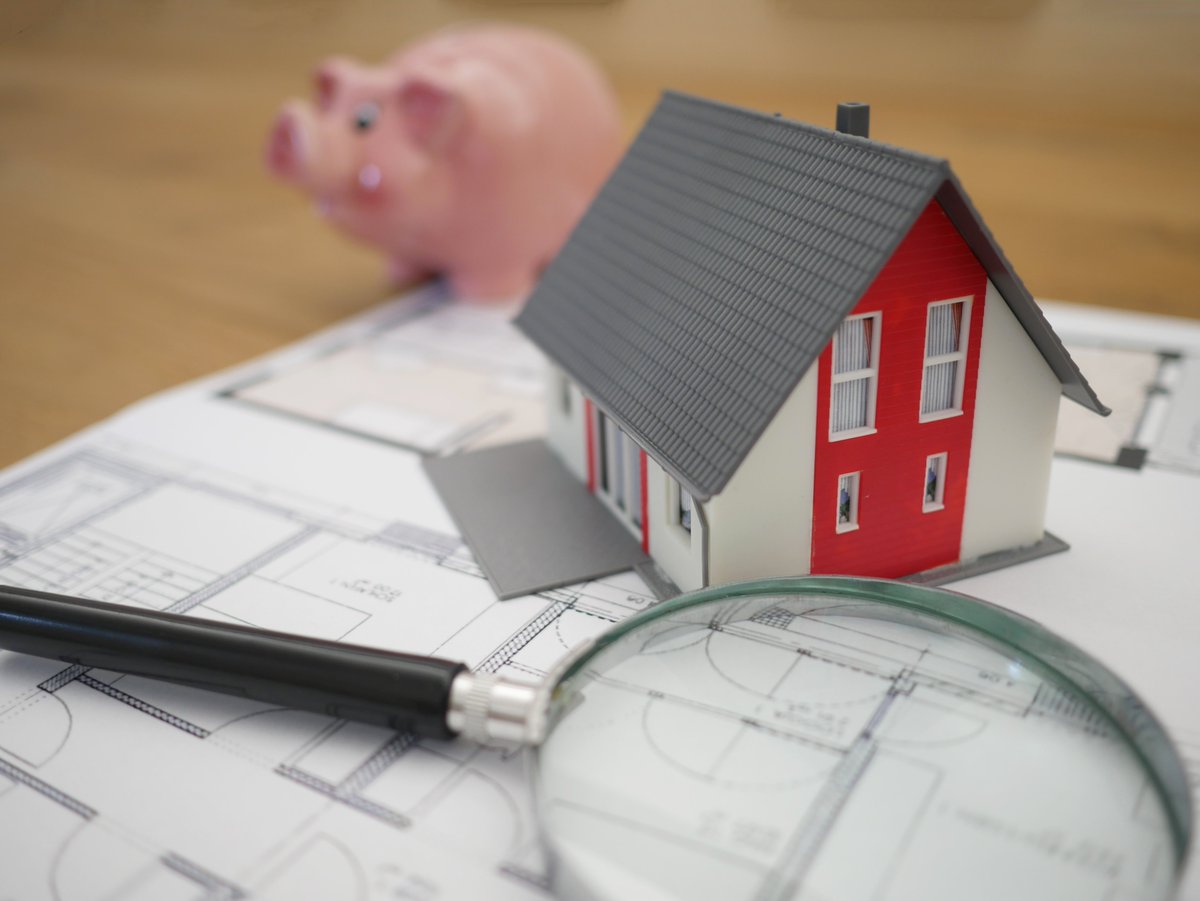 AINewsUK's tweet photo. 🏡 According to recent data from Nationwide, the annual rate of decline in UK house prices is currently the highest since the financial crisis. https://t.co/Vaq9bGBWup