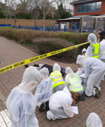 ASPSouthGlos's tweet photo. Mini Police at Park Primary school spent the afternoon solving a hit and run.
As crime scene investigators they analysed finger prints, interviewed the witness and identified the suspects #gooddayswork #minipolice https://t.co/AFuHIqgRFc