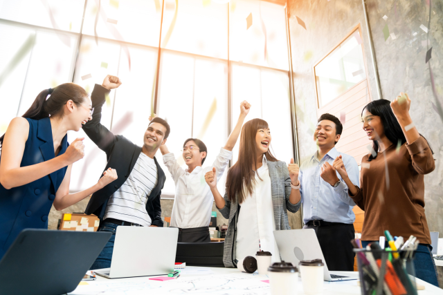 millyengel's tweet photo. When bonds are forged between colleagues, it adds meaning to their work and workplace rituals. These three steps can help create practices that imbue daily tasks with more purpose in @HBSWK. #FutureofWork #EmployeeExperience https://t.co/4b2pnGUkFk https://t.co/boD7l6qUxq