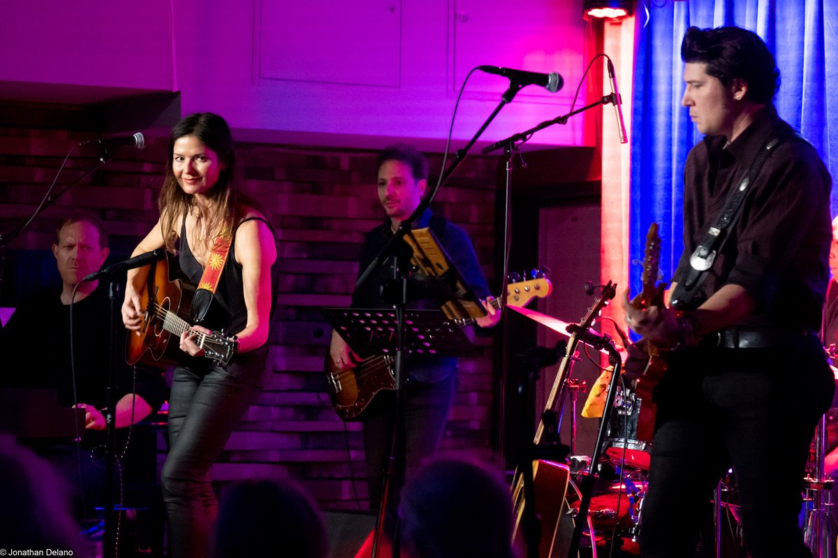 Re tweet as I deleted this by mistake: Four more pics from Sunday night's great show by the great <a href="/JillHennessy/">Jill Hennessy</a> at NYCs <a href="/CityWineryNYC/">City Winery</a> Loft. <a href="/MichaelLeonhart/">Michael Leonhart</a> #ToddCaldwell #KennyShaw #ScottMartin #TonyTino Photos: <a href="/photogjon/">Jonathan Delano</a>
