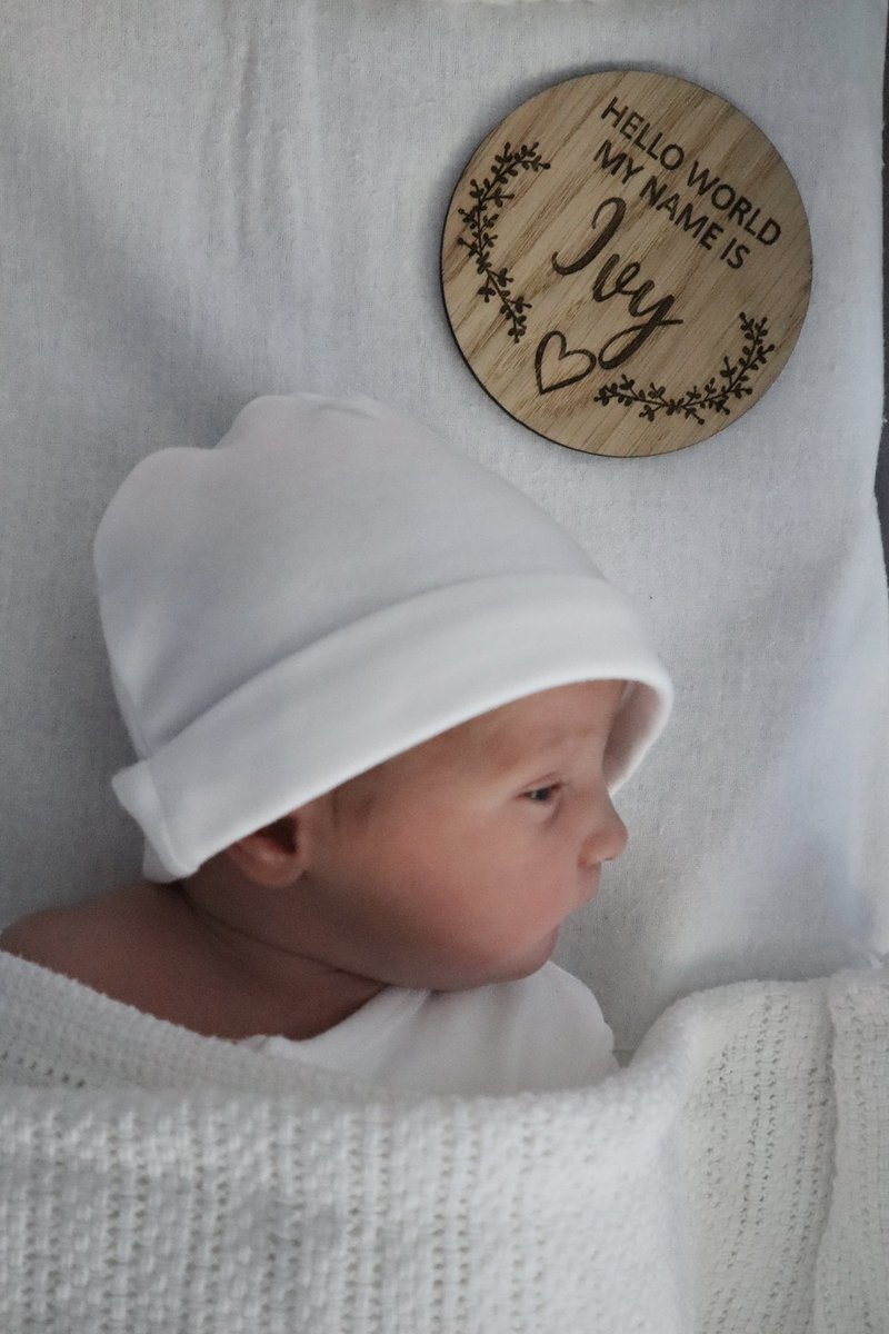 Laura Carrier tweet media