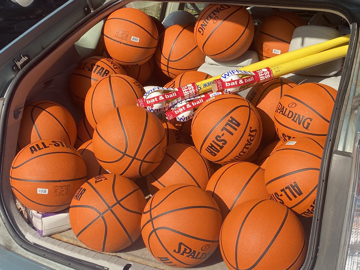 rick_ear's tweet photo. This drive was inspired by a group of @PearlJam fans, @JeffAmentsArmy. The #60for60 drive in honor of #JeffAmentโs birthday got me to work in the Orlando #themepark community to collect gift cards to buy balls. We raised $1,300 with which we bought 146 balls! #jaainthehoop 1/2 https://t.co/alFzMgKu6Q