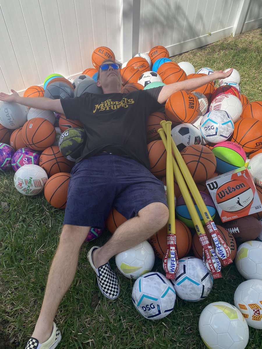rick_ear's tweet photo. This drive was inspired by a group of @PearlJam fans, @JeffAmentsArmy. The #60for60 drive in honor of #JeffAmentโs birthday got me to work in the Orlando #themepark community to collect gift cards to buy balls. We raised $1,300 with which we bought 146 balls! #jaainthehoop 1/2 https://t.co/alFzMgKu6Q