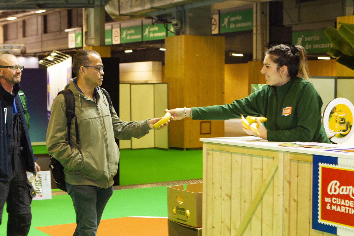 BananeFrancaise's tweet photo. Top départ pour le @run__experience hier !
Le fruit des sportifs est distribué aux 65 000 inscrits du @parismarathon 🍌🇫🇷 https://t.co/xUXN8vStSp
