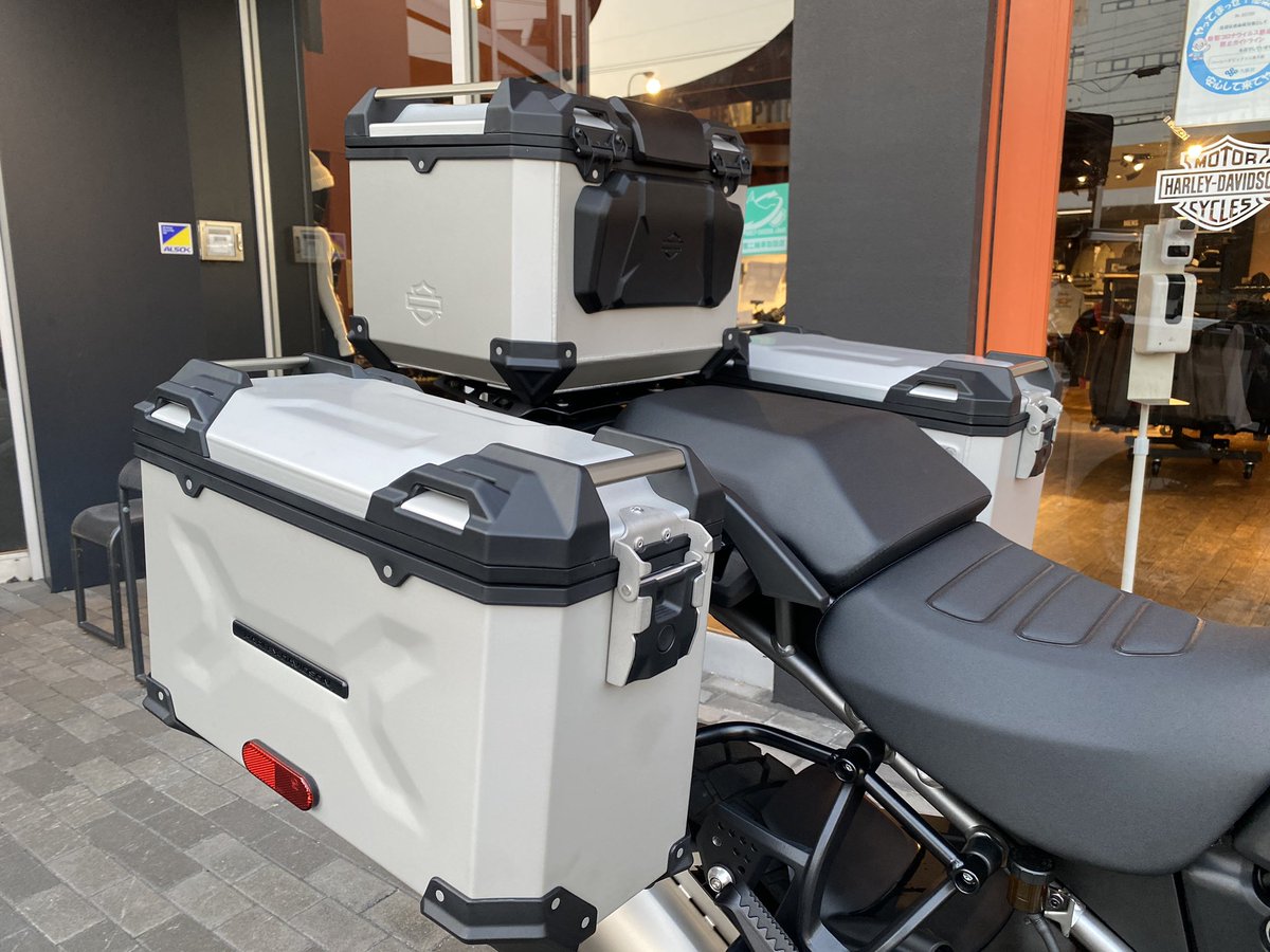 HD_HIGASHIOSAKA's tweet photo. 【RA1250S Adventure】I AM CUSTOM🤘🏻

ハーレーダビッドソン純正カスタムパーツを使用し、パンアメリカをよりアドベンチャースタイルへと進化させました🏕

パンアメリカに乗って旅にでかけませんか‼️🏕

#iamcustom
#ハーレーダビッドソン
#ハーレー
#ra1250s
#ハーレー女子 https://t.co/ANbulANUtr