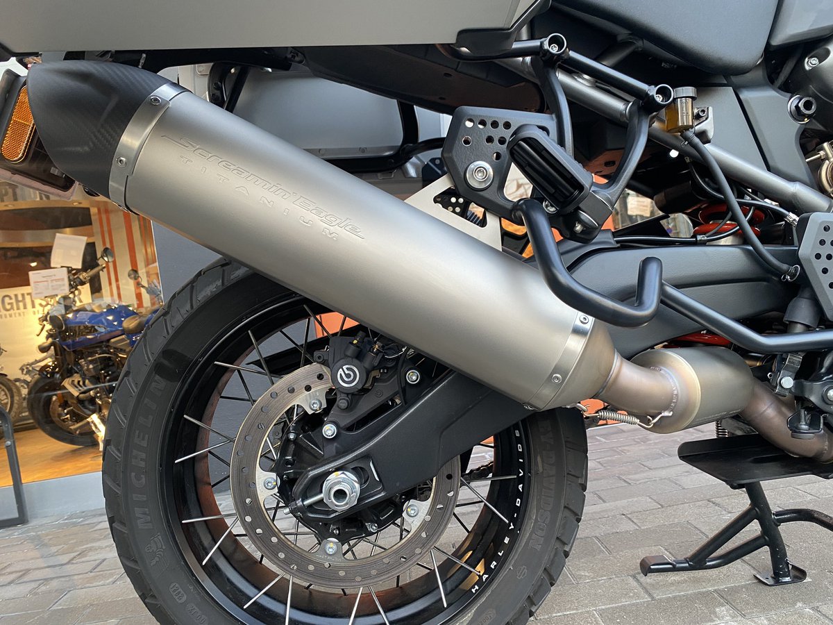 HD_HIGASHIOSAKA's tweet photo. 【RA1250S Adventure】I AM CUSTOM🤘🏻

ハーレーダビッドソン純正カスタムパーツを使用し、パンアメリカをよりアドベンチャースタイルへと進化させました🏕

パンアメリカに乗って旅にでかけませんか‼️🏕

#iamcustom
#ハーレーダビッドソン
#ハーレー
#ra1250s
#ハーレー女子 https://t.co/ANbulANUtr