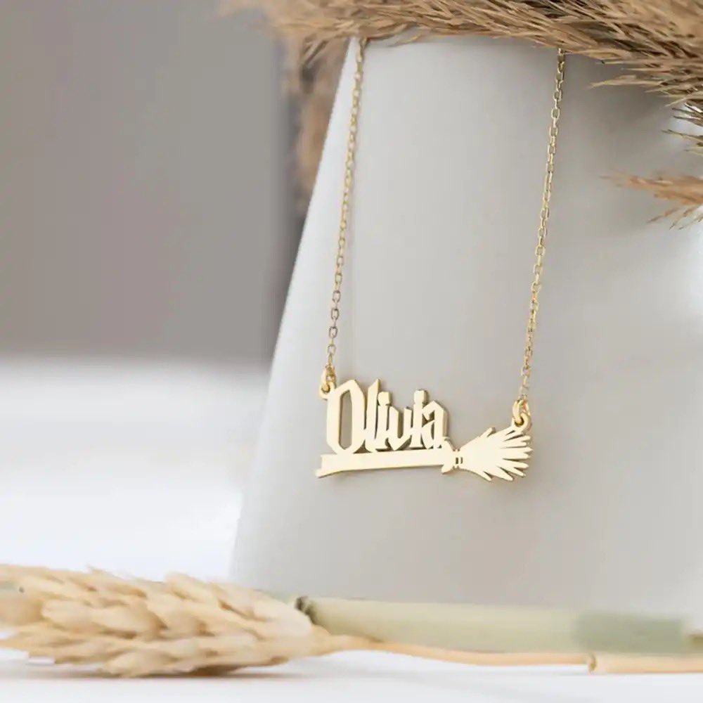 Jewelsbymoe's tweet photo. Dainty Jewelry ✨

  Customized  Nameplate  Broom  Design Pendant  Necklace ✨✨

       Price    :    N 10,800.
 
 Available  in  Gold , rose gold , &amp;  silver .  

Please retweet and patronize me 🤲🏼

@UNCLE_AJALA 
@TheAblebaee_ 
@Auntyadaa 
@OgbeniDipo https://t.co/gUtZMv95jD