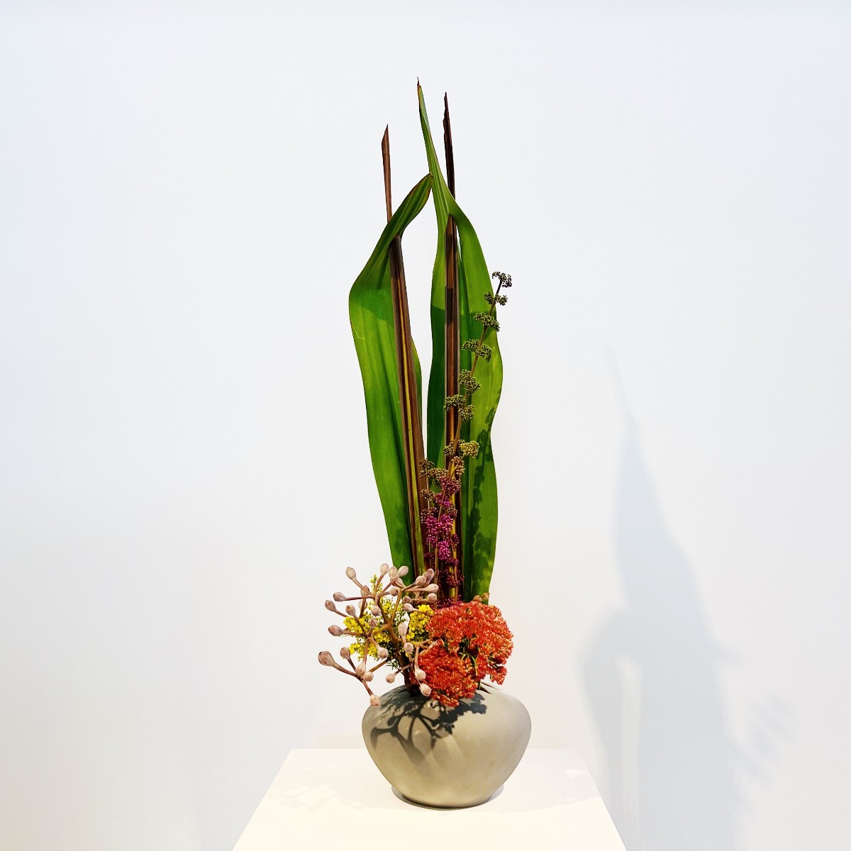 Chieko Klerkx's towering ikebana arrangement is sparking joy at GOMA this weekend 🍃〰️🍂

See it on display from 10.00am – 5.00pm daily. 

#IkebanaFriday #MuseumBouquet #QAGOMA