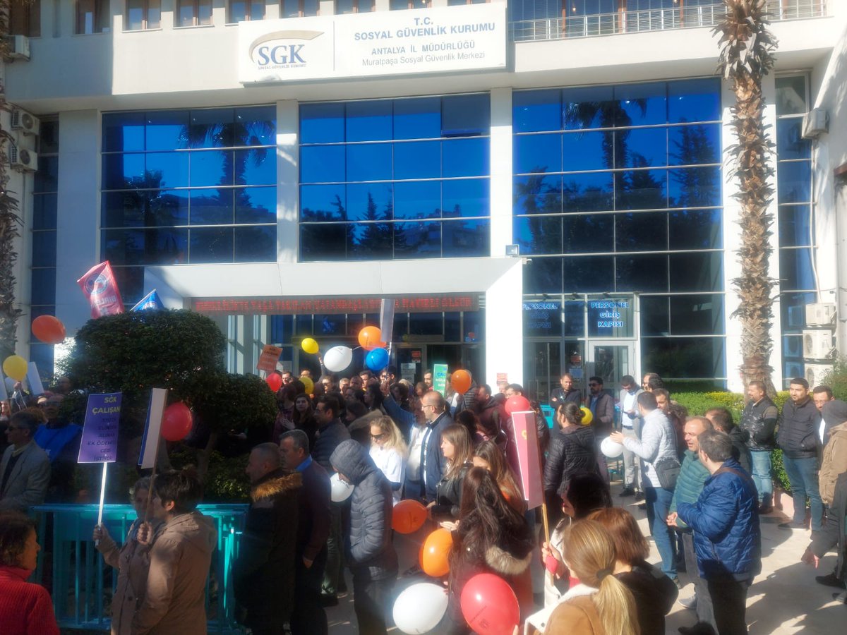 #SGKisbirakiyor
Sosyal güvenlik tazminatı, ikramiye, İlave EkÖdeme ve sosyal güvenlik taşra uzmanlığı için iş bırakıyoruz