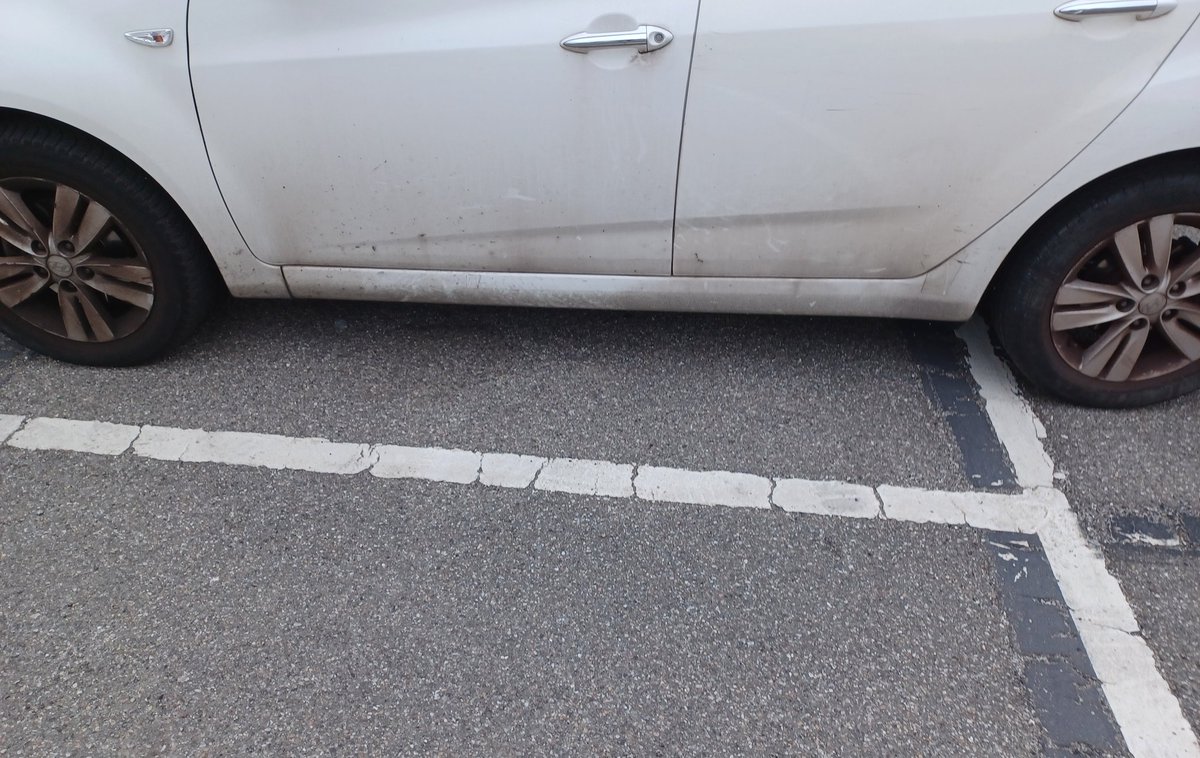 Rebel rebel.
Non riuscirete a tarpare le ali alla mia creatività.
Nessuno può mettere Cape dietro una riga.