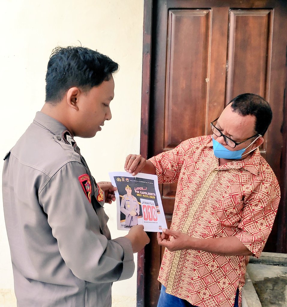 Bhabin_Botu's tweet photo. Sosialisasi DUMAS PRESISI POLRI &amp; Layanan CALL CENTER 110 POLRI kepada warga binaan kelurahan botu.

#KapolrestaGorontaloKota #PolriPresisi #DivisiHumasPolri #ListyoSigitPrabowo #Bhabinkamtibmas #PolsekKotaTimur #POLISI https://t.co/Met8ZEfdXm