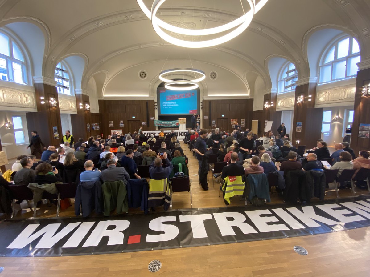 Alle Fachbereiche #zusammengehtmehr Hamburg!
Weiter geht‘s⬆️👌 Wir sind viele.Wir sind stark☝️
#Tvöd #verdi