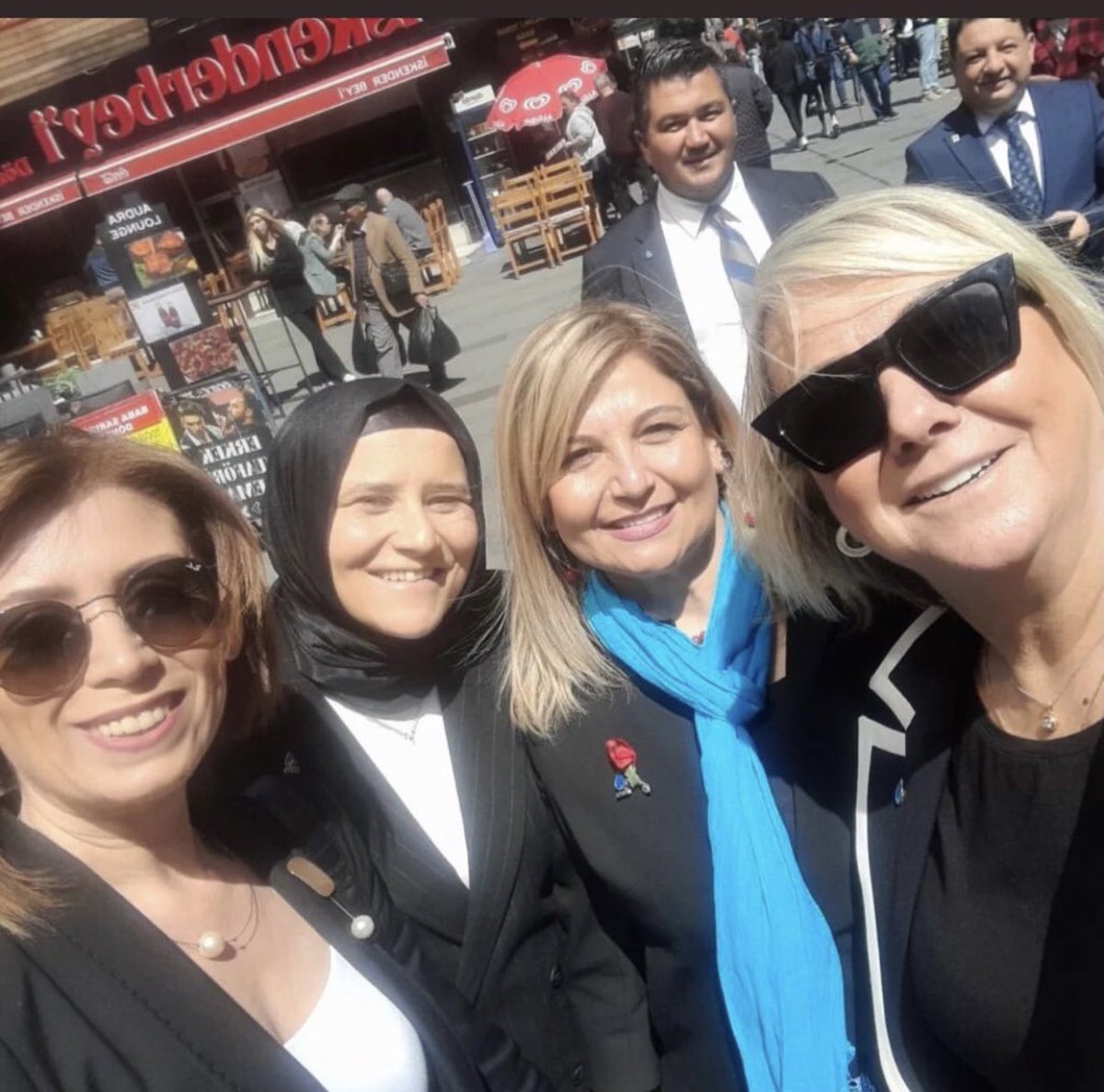 <a href="/antalyakadinda/">DEVA Partisi Antalya Kadın Çalışmaları Başkanlığı</a> Hüç şüphesiz ki dünyanın en güzel kenti Antalya’dır. 
Atatürk
<a href="/antalyadeva7/">Deva Partisi Antalya İl Başkanlığı</a>’nın  en güçlü ve kalbi güzel kadın aday adaylarımız. 
<a href="/Seldaner8/">Seldaöner</a> 
@HlyaKartal9 
<a href="/SibelBurgucu/">Sibel Burgucu</a> 
<a href="/HaticeAksoyAnt/">Hatice Kıpık Aksoy</a>