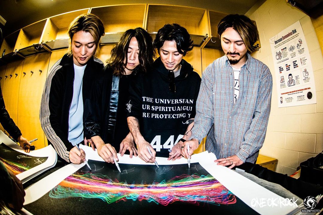 What a cool concept for charity guys!

One ok rock with @ Soundwaves_Art to support  childreninconflict.

Source: Takahiro's IG feed lensed by @JulenPhoto