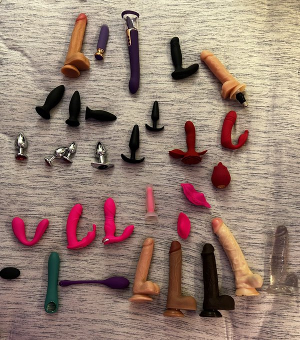 wanna get free toys?! Totally legit! Dm me if you wanna get a collection like this if not bigger! #testproducts<a href="/tag/adulttoys"class="tags"><span>#adulttoys</span></a><a href="/tag/testproducts"class="tags"><span>#testproducts</span></a><a href="/tag/sextoysrule"class="tags"><span>#sextoysrule</span></a>