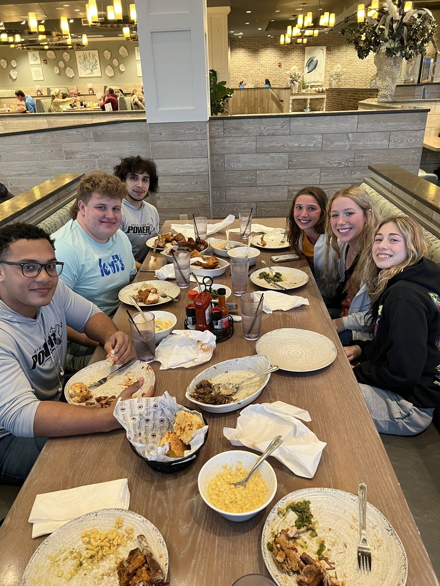 Maple_Strength's tweet photo. A little team bonding and some fun before USA Powerlifting High School Nationals. 6 of our 8 lifters present for dinner. Looking forward to a great three days of competition. #TooStrong @lenaweesports @965TheCave @maples_adrian https://t.co/rWfMpgcxqR