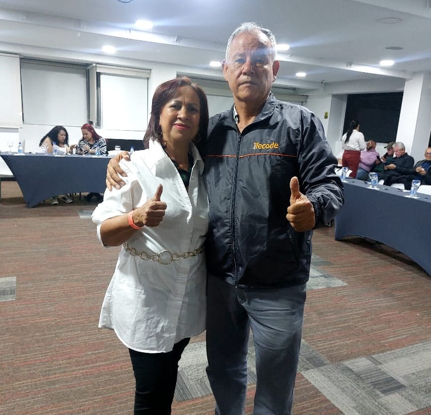 FUERZAMAG23's tweet photo. Encuentro nacional de convergencia en apoyo a la Candidata CUT---NACIONAL : Rosalba Gómez....Colectivo FUERZA MAGISTERIAL TOLIMA ... Presente..!!!!🙌🎉 https://t.co/cyEsKMA4kU