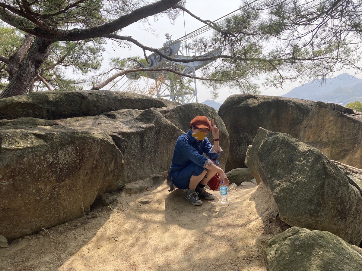 Stairs_ch's tweet photo. こんにちは！あい散歩です🦈☀️

お出かけ日和の気持ちー陽気ですね❗️

やっぱり春のおでかけは尾道‼︎🚶‍♀️🌸✨

千光寺の桜も8分咲き〜満開でとっっってもきれいでした✨🌸\(*´꒳`*)/🌸✨

散歩も写真も食べ歩きも楽しいですね!
♪♪

#春 #春散歩 #尾道  #桜 #海 #造船 #ステアーズ #あい散歩 https://t.co/IwPPfJm0D3