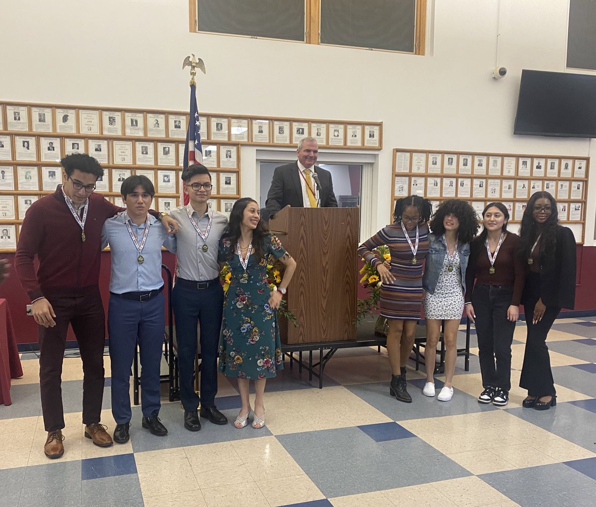 So honored to be chosen as a “teacher who impacted you most” by one of the Top 10 graduating seniors. Tonight was so meaningful! Congrats to all the Top 10 seniors! <a href="/NPHS_Canucks/">North Plainfield HS</a> <a href="/BobbyLake17/">@NPMS_MrLake</a>