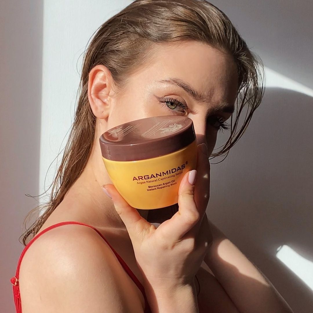 While hair is damp, add Instant Repairing Mask for heat protection, frizz control and that extra luster. We also like it as a finishing step for extra shine.🧡

#Arganmidas #hairmask #arganoilhairmask  #shinyhairgoals #shinyhair #healthyhair #healthyhairhealthylife