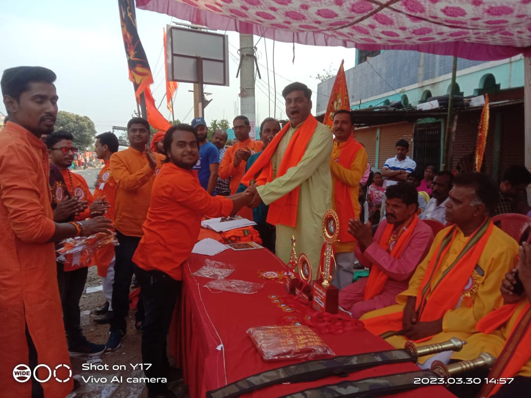 Anujkumarvstaar's tweet photo. 🚩🚩🚩रामनवमी पूजा नव युवक संघ मुख्य अखाड़ा बाईपास चोक लातेहार आप सभी देश वासियों का हार्दिक हार्दिक अभिनंदन करता है 

आप सभी बजरंगियों का बहुत बहुत धन्यवाद👏

#JaiShreeRam #Jaimatadi #vstaarplus #Mlm #motivational #speaker #anujkumar https://t.co/QuyPlW4kkG