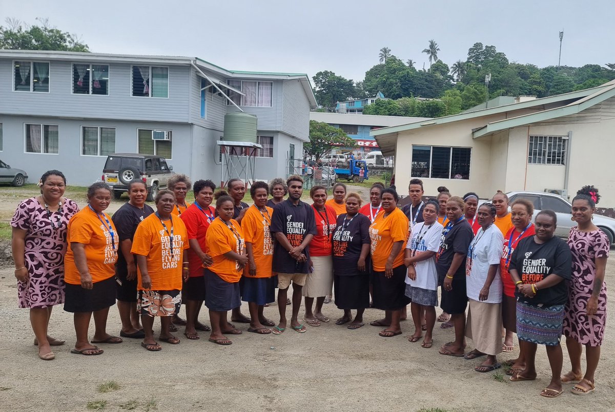 UNDP_Pacific's tweet photo. The #M4C project supported ANZ Bank for Money Minded training of 30 market vendors from Honiara's central market of which 27 were ♀️ demonstrating #Gender equality, economic empowerment of #women market vendors &amp; capacity building training for market vendors in 🇸🇧. #SDG5 https://t.co/ExWov7rhsz