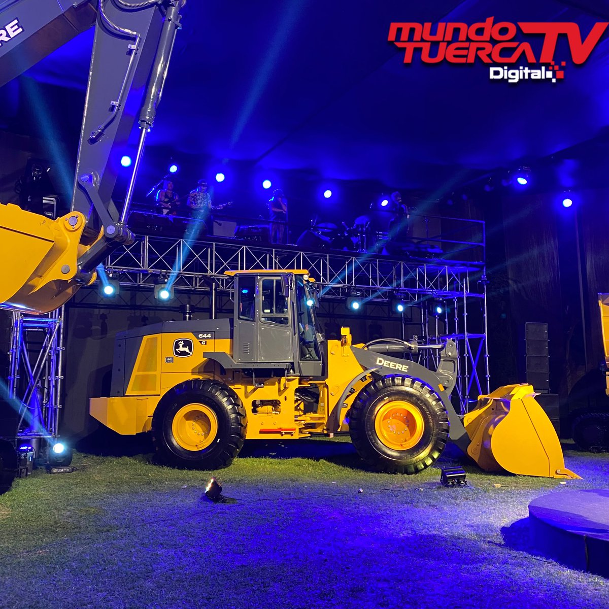 mundotuercaperu's tweet photo. 🤩💪🏼Ipesa presenta la gama completa de Excavadoras y Cargadores frontales John Deere entre ellos los modelos 210GLC, 250GLC y 350GLC los cuales complementan su portafolio de excavadoras.
#ipesa #JhonDeere https://t.co/MWrRMrEK2r