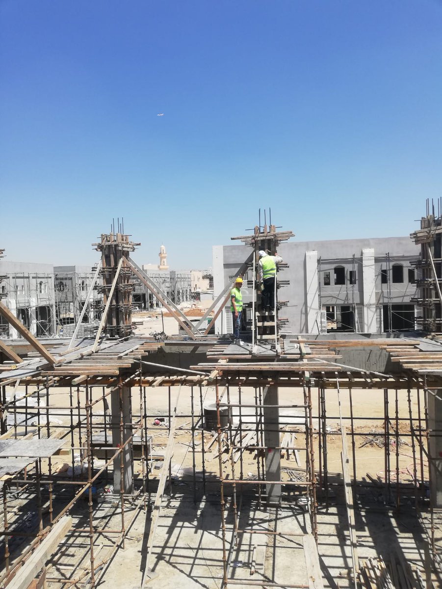 أعمال حدادة ونجارة #الأعمدة في أحد مواقعنا
#شركة_بحور_الهندسة_للمقاولات
.
.
لطلبات #المشاريع وعروض الأسعار يمكنكم التواصل معنا على وسائل التواصل الموضحة في صفحتنا