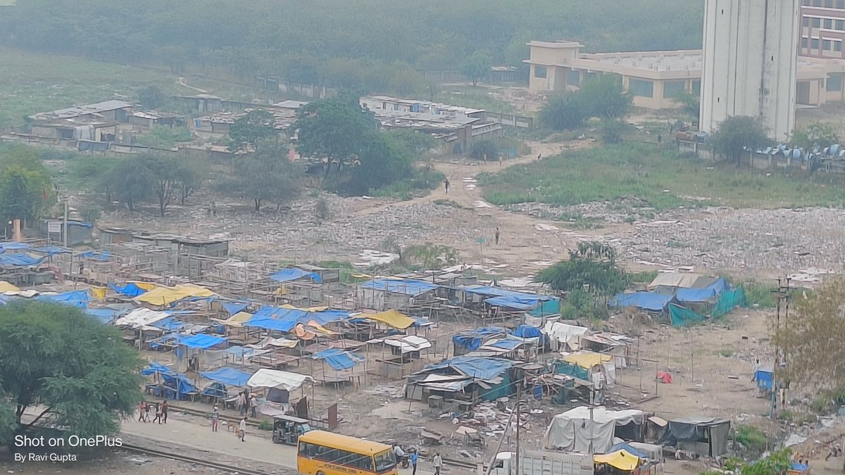raviguptarg22's tweet photo. Greater Noida West, Sapno ka sheher ya Kude aur bimariyo ka sheher!

Please do something for this area near Ek Murti Chowk, close to choti milak village.

@rituias2003 
@myogiadityanath https://t.co/MTEGRa0ARN