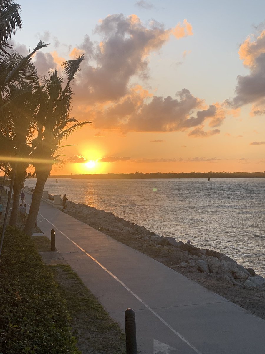 Guy_Theriault's tweet photo. A perfect night by the water enjoying the #sunset and live music at the #SquareGrouper #TikiBar on Hutchinson Island @VISITFLORIDA https://t.co/A9T7vGBQvc