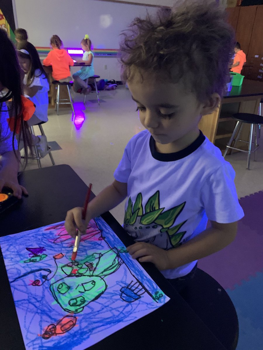 MsArtyMcCarty's tweet photo. Kinders have been LOVING their Neon Art Days!! 🦀🐢🎨💕

Their excitement &amp; huge smiles are contagious! (And the engagement is unreal! 👀) 

I love hearing “Best Day Ever!!” &amp; “Art is the BEST!!” Um, YEAH, it is!! 🙌🏼🎨
I love my job. 👩🏼‍🎨💕
@discovery_ridge https://t.co/8Pb755bvnY