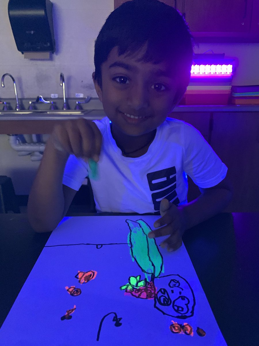 MsArtyMcCarty's tweet photo. Kinders have been LOVING their Neon Art Days!! 🦀🐢🎨💕

Their excitement &amp; huge smiles are contagious! (And the engagement is unreal! 👀) 

I love hearing “Best Day Ever!!” &amp; “Art is the BEST!!” Um, YEAH, it is!! 🙌🏼🎨
I love my job. 👩🏼‍🎨💕
@discovery_ridge https://t.co/8Pb755bvnY