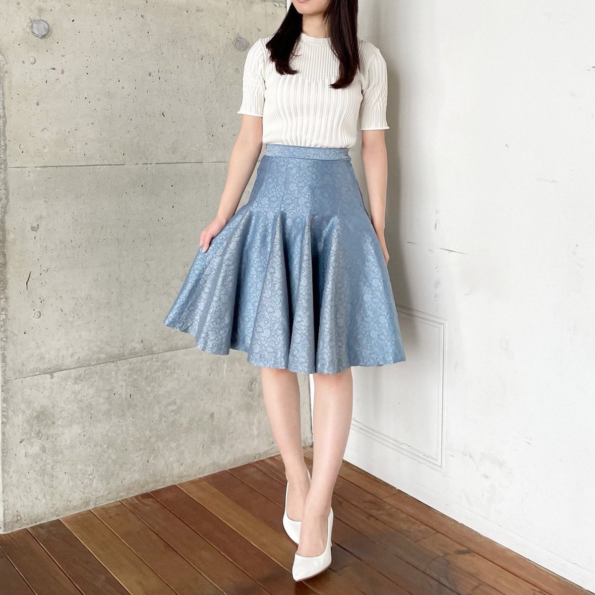 osarecompany's tweet photo. 4/2(日) 20:30~再販売スタート💐
┈┈┈┈┈┈┈┈┈┈┈┈┈┈┈
#Felicitest 第3弾
=LOVE『あの子コンプレックス』
衣装モチーフ ミドル丈スカート
┈┈┈┈┈┈┈┈┈┈┈┈┈┈┈
ボリューム感が美しいフレアスカート✨
シンプルなトップスと合わせても◎
⇨https://t.co/6t6AkORJaT https://t.co/RCqVPAsFIv