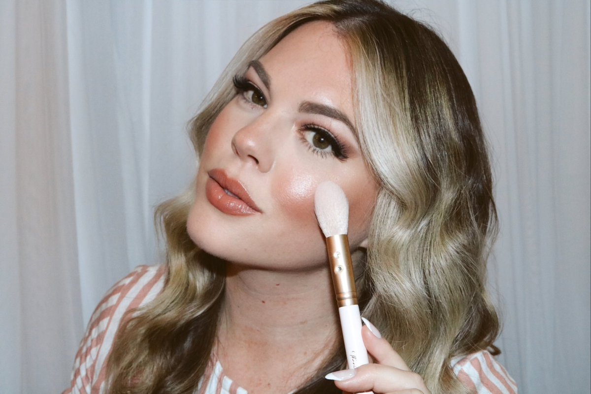 makeupbyabird's tweet photo. @slmissglam x @thaniasofficial launches tomorrow!!! #slmissglam #thaniasofficial #makeup https://t.co/Jw3I9PMfQz