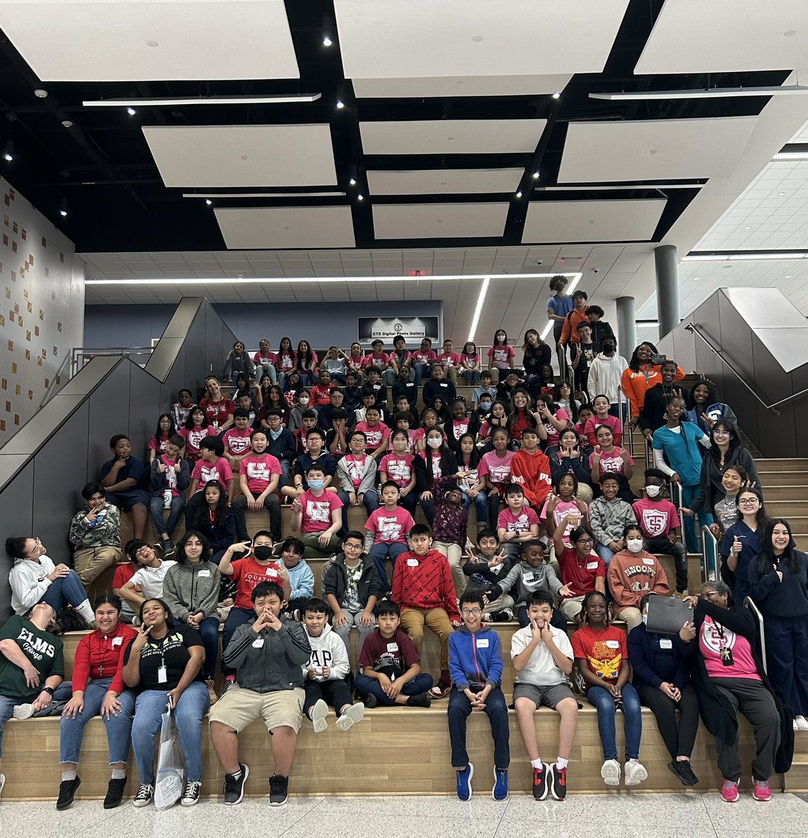 CounselorNguyen's tweet photo. Our 5th graders had the amazing opportunity to tour the Center for Advanced Careers. What an incredible &amp; unforgettable experience, thank you @AliefCTE!  @ChancellorComet https://t.co/ZMbw5MTe9f