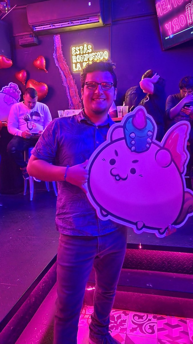 dmarquinar's tweet photo. #axieperu #axieinfinity #axieperú
Foto con Tripp!! https://t.co/2yOcreY3MH