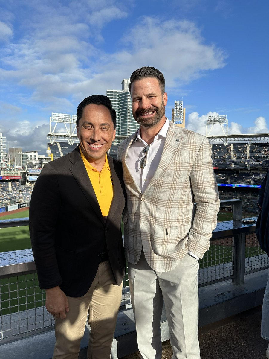 Thank you to @ToddGloria for showing up to support the @Padres on #OpeningDay!