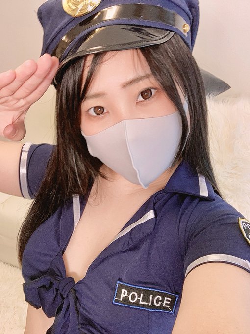 逮捕しまーす💛💛💛  逮捕されたい人いるー？？  #ポリスコス https://t.co/YRi6g8ssq2<a href="/tag/%E3%83%9D%E3%83%AA%E3%82%B9%E3%82%B3%E3%82%B9"class="tags">#ポリスコス</a>