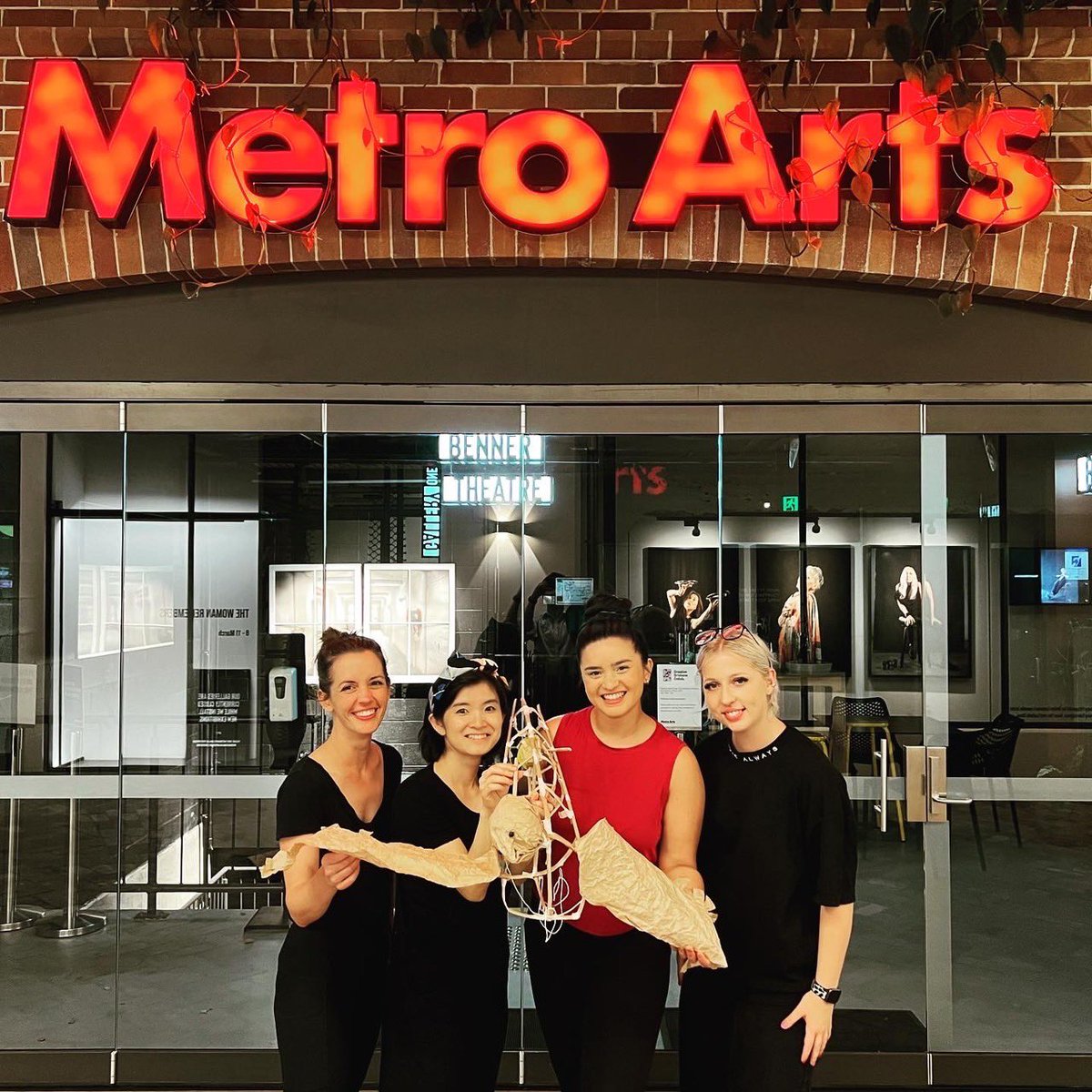 先日の創作ワークショップの様子です
最小限にお話のハイライト&テーマソングの検証に絞ったポイント検証。最後のラストシーンは、ファミリーメンバーも体験して頂きました🎶
劇場の方々も一緒にやったメンバーも次を楽しみにして下さってるので、
オーストラリアに戻った時にnext stepに取組みます‼️